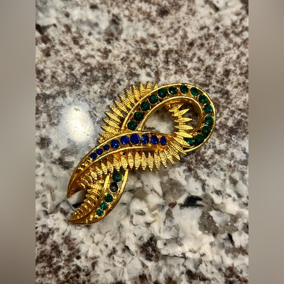 Vintage Coro brooch - Picture 1 of 3